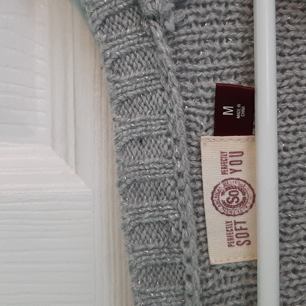 Jr's sweater - Picture 3 of 5